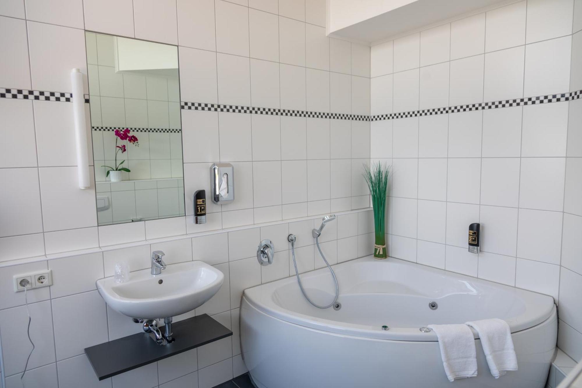 Auszeit Das Hotel Asbach-Baeumenheim Kültér fotó